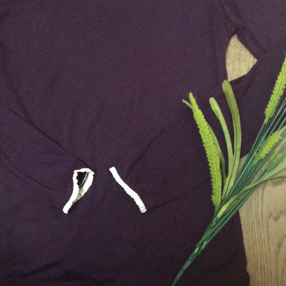 Purple turtleneck with lace - Picture 2 of 3